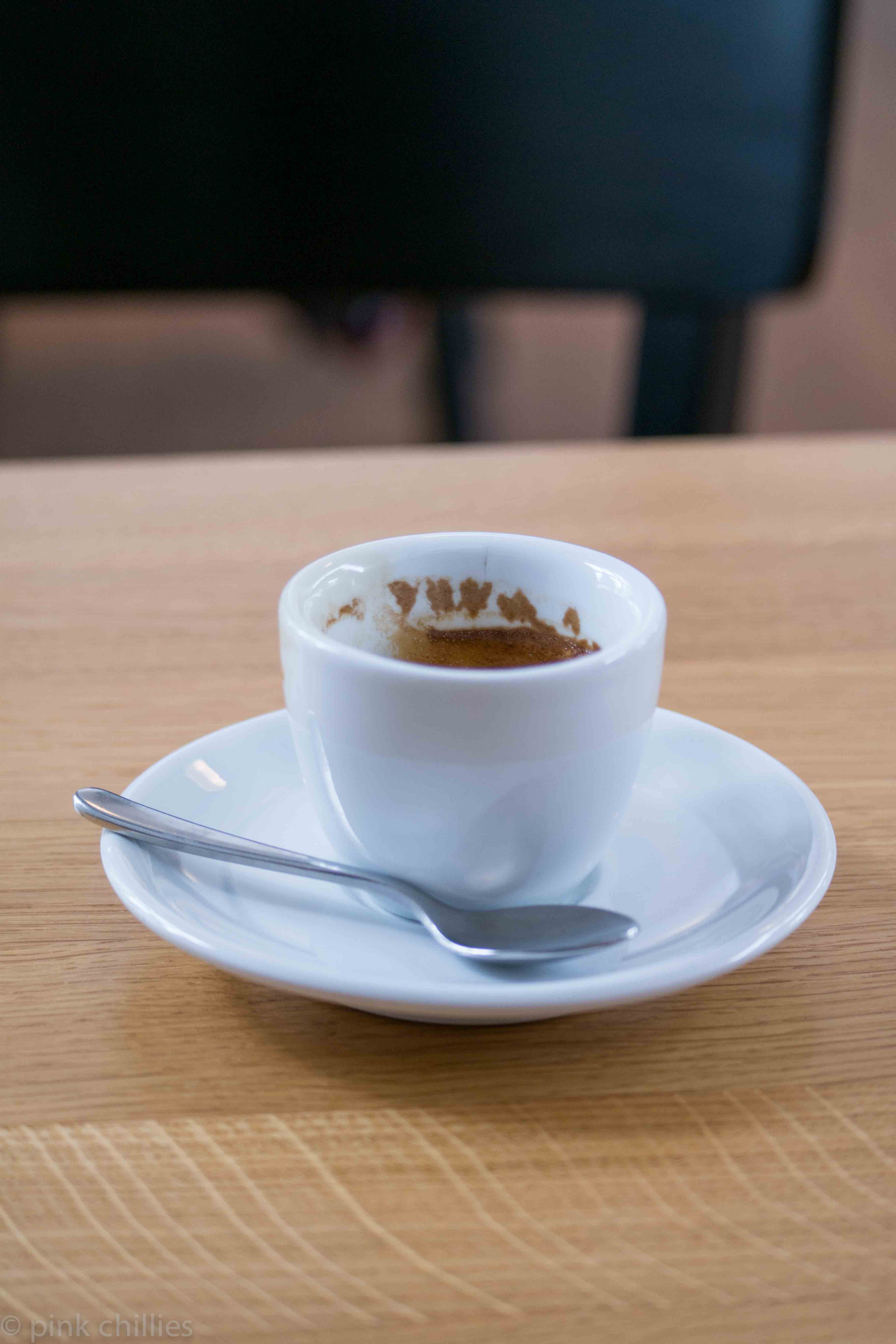 Espressotasse mit Kaffeerand Herzen