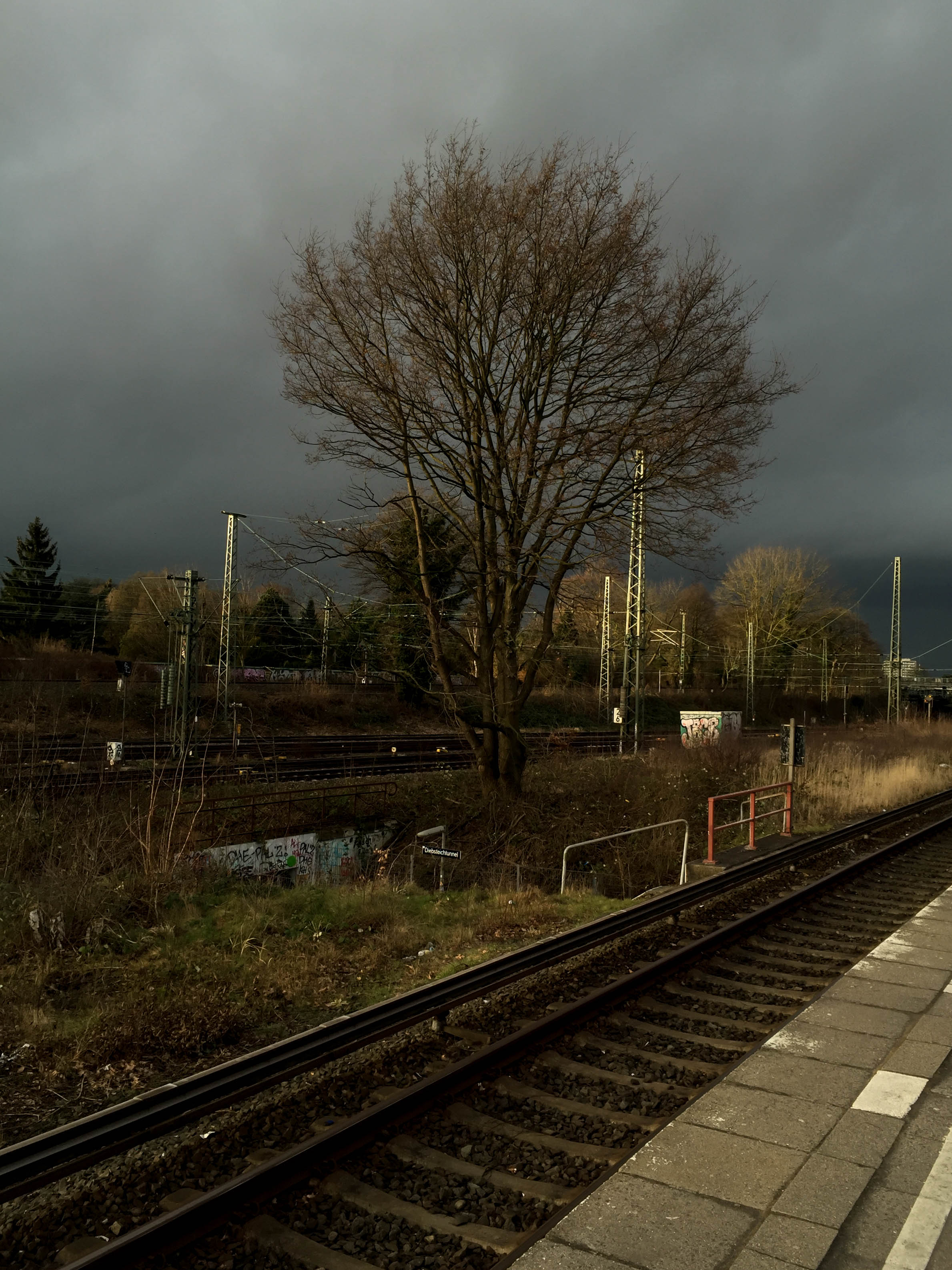 Regenfront Bahnhof